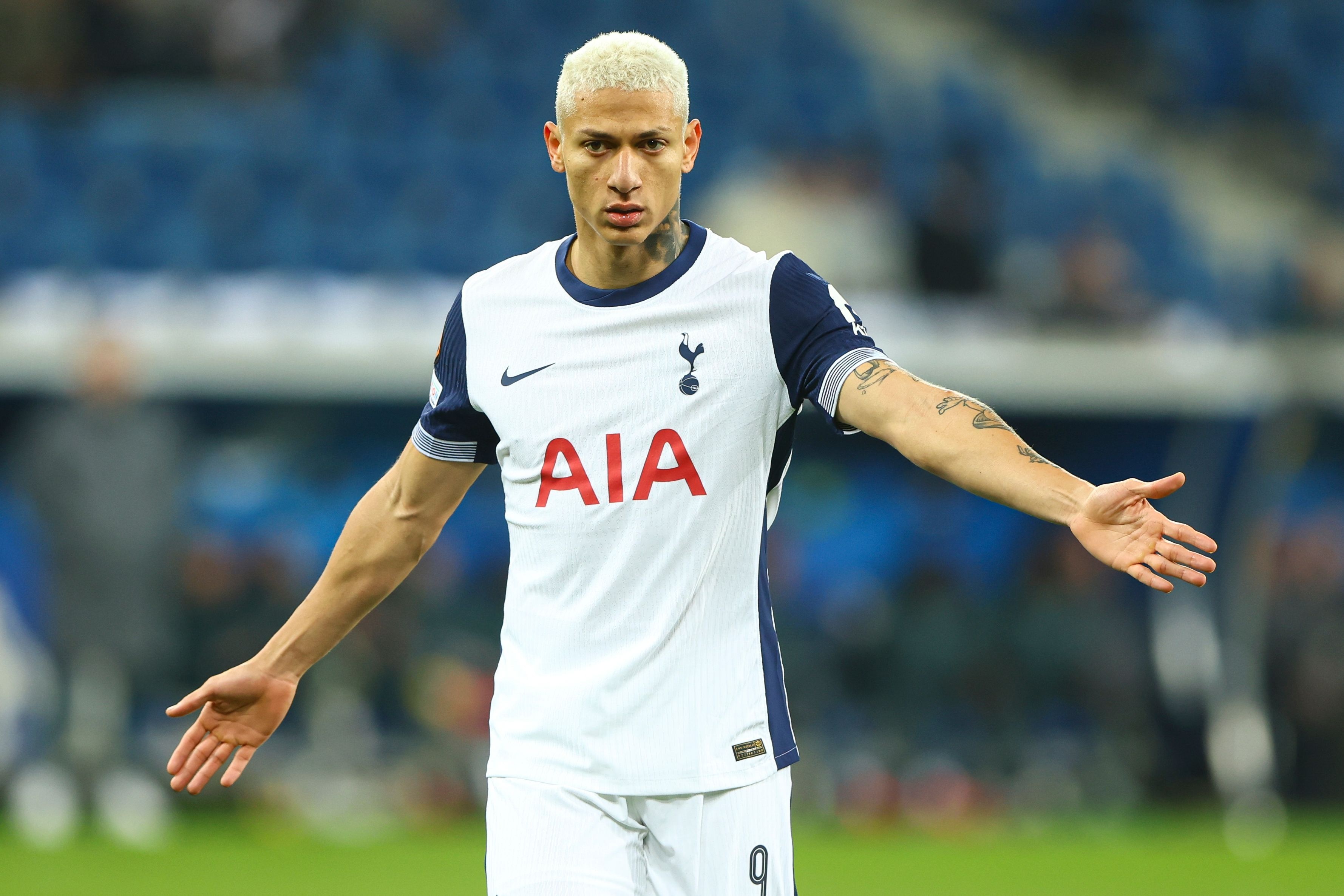 爱游戏在线登录-小雷、基恩称赞索兰克、里沙利松：他们是支点，让热刺有了出球点